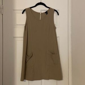 Sleeveless dress with pockets!